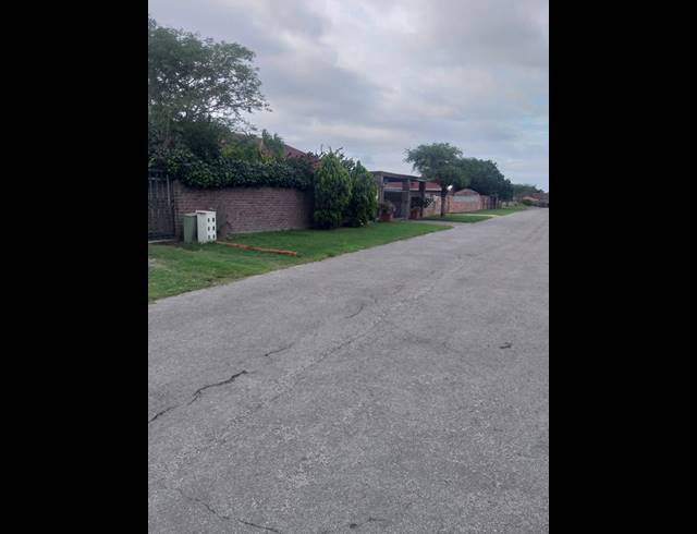 LAND FOR SALE IN ASTON BAY